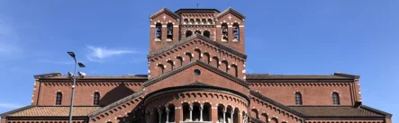 Iyengar Yoga Institute Milano: Iyengar Yoga in theIyengar Yoga Institute Milano: Twelve teachers, one space of practice  Community