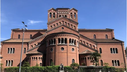 Iyengar Yoga Institute Milano: dvanajst učiteljev, en prostor prakse