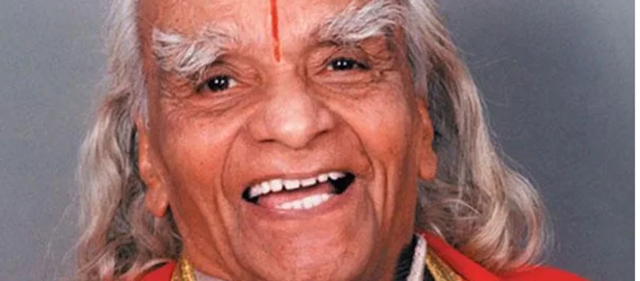 B. K. S. Iyengar: Človek, ki je telo spremenil v pot do zavesti