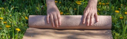 Od zimske utrujenosti do pomladne energije: jogijska pot do nove vitalnosti in skrbi zase