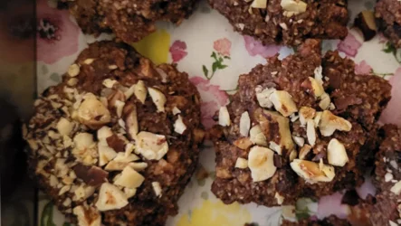 Lešnikovi piškoti brez moke in jajc