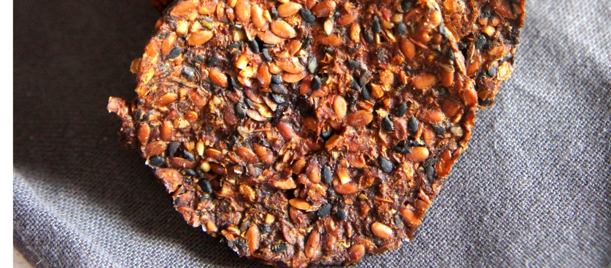 Krekerji s semeni, pomarančo in rožmarinom