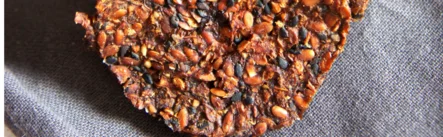 Cracker ai semi con arancia e rosmarino