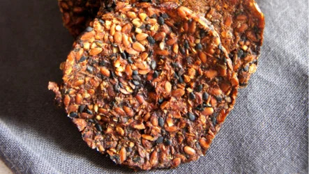 Cracker ai semi con arancia e rosmarino