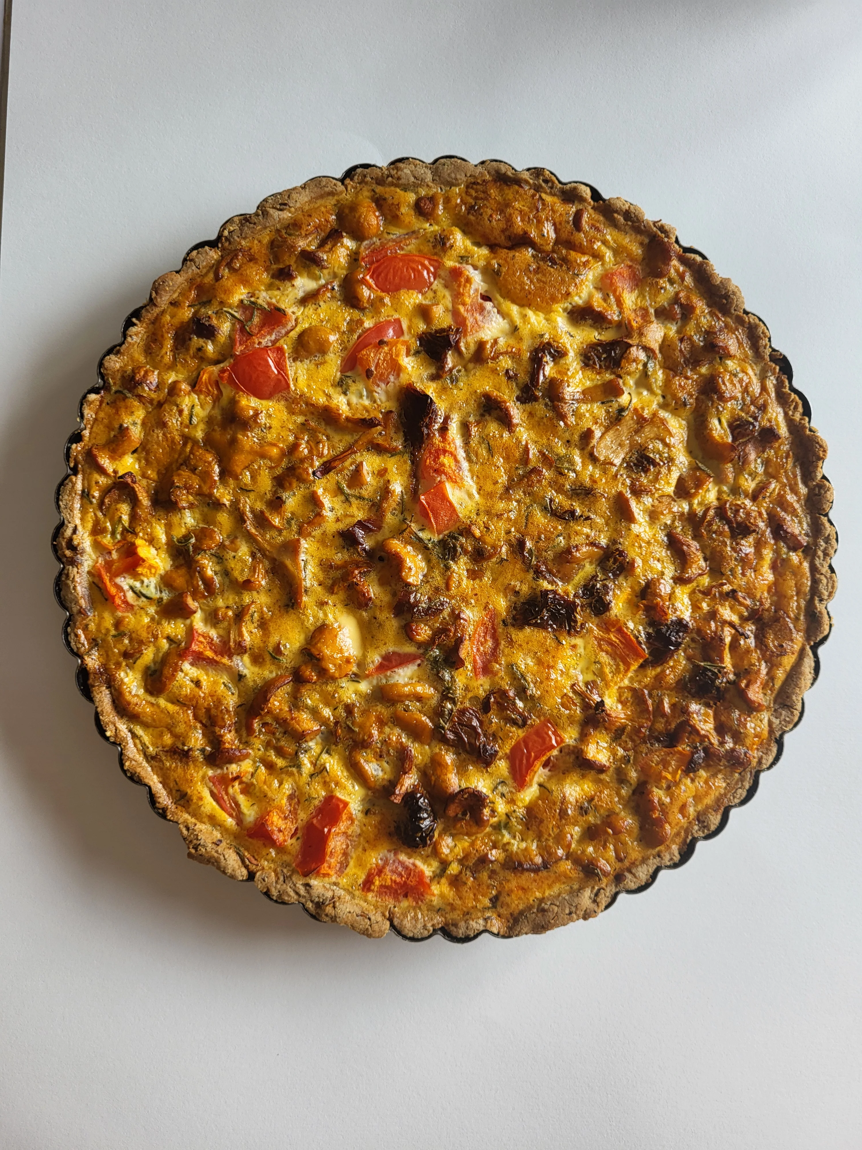 Autumn pie with chanterelles