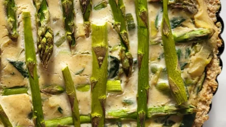 Torta salata verde agli asparagi