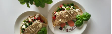 Quinojine palačinke; špinača, paradižnikom, omaka