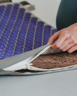 Tappetino agopressione in lino con cuscino, punti di pressione per sollievo del mal di schiena.