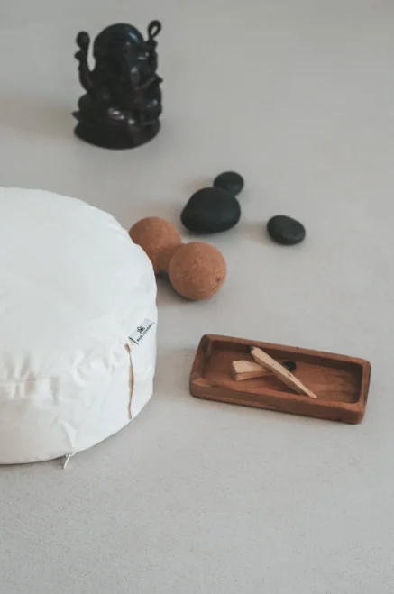 Zafu, organski – blazina za meditiranje – bel