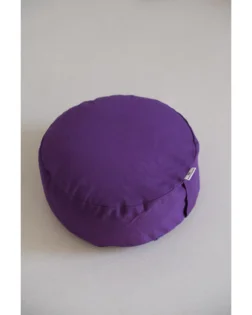 Violettes Zafu Meditationskissen aus Baumwolle mit abnehmbarem Bezug und Buchweizenschalen.