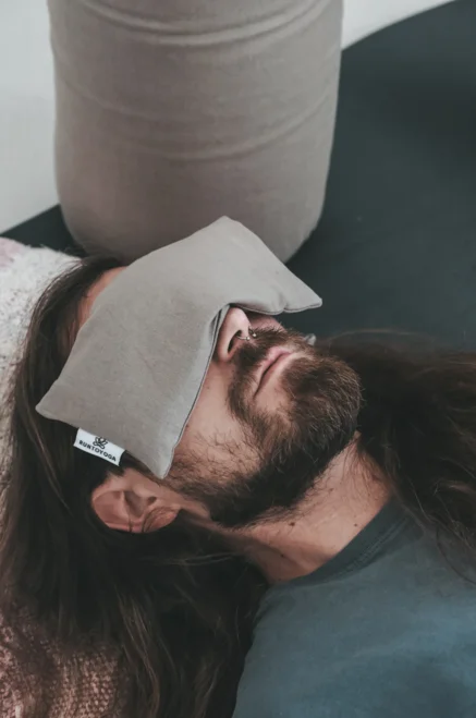 Eye pillow made from organic linen – grey