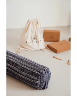 Joga bolster plavi print s heljdinim ljuskama i pamučnom navlakom, cilindrična potpora.