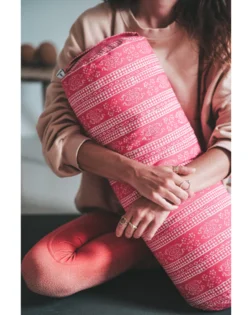 Joga bolster roza print z ajdovimi luščinami in bombažno prevleko, cilindrična podpora.