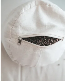 Joga bolster plavi print s heljdinim ljuskama i pamučnom navlakom, cilindrična potpora.