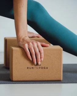 Großer Kork Yoga Block für extra Höhe und bequeme Stütze.