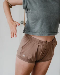 Iyengar shorts with pockets – Taupe