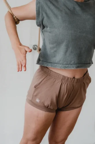Pantaloncini Iyengar con tasche – Taupe
