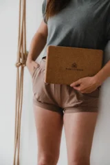 iyengar-shorts-mit-taschen