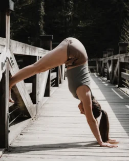 Pantaloncini Iyengar con tasche – Taupe