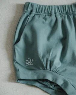 Iyengar shorts with pockets – Sage