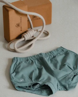 Iyengar shorts with pockets – Sage