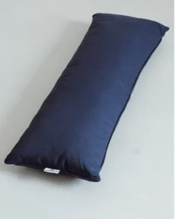Cuscino pranayama blu in cotone biologico per sollevare il torace e respirare in modo uniforme.