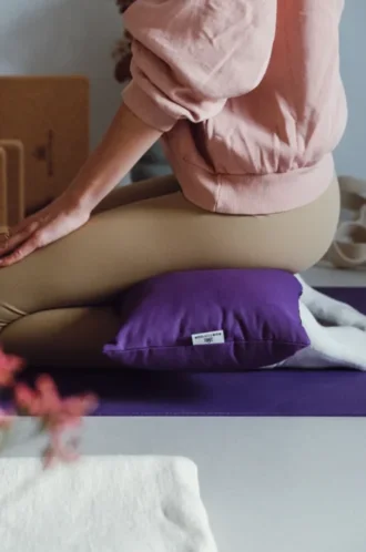Cuscino per pranayama, viola con coperta da yoga