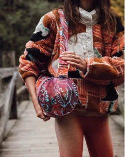 Bombažna torba za joga blazino z motivom Tulip, žepom na zadrgo in nastavljivim trakom.