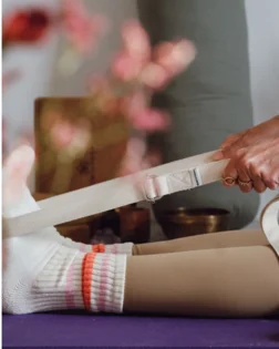 Cinghia yoga in cotone 3 m con fibbia in metallo, cintura lunga per maggiore estensione e anelli.