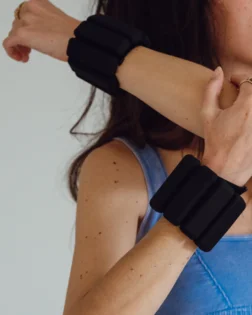 Black ankle and wrist weights, 2 × 500 g pair with adjustable hook-and-loop strap.